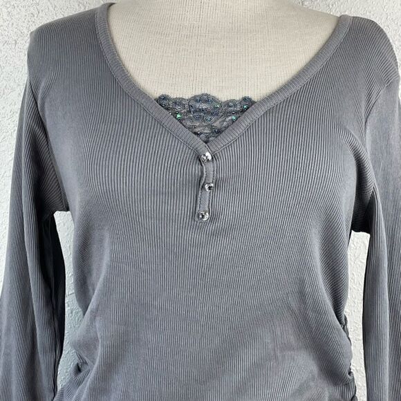 EUC Zena Jeans Womens Gray 3/4 Sleeve Top with Lace/Sequins V-Neck Size M - Picture 2 of 6